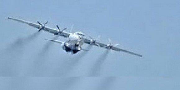 Жителей Львова напугал «задымленный» самолет, пролетавший над одним из ТРЦ