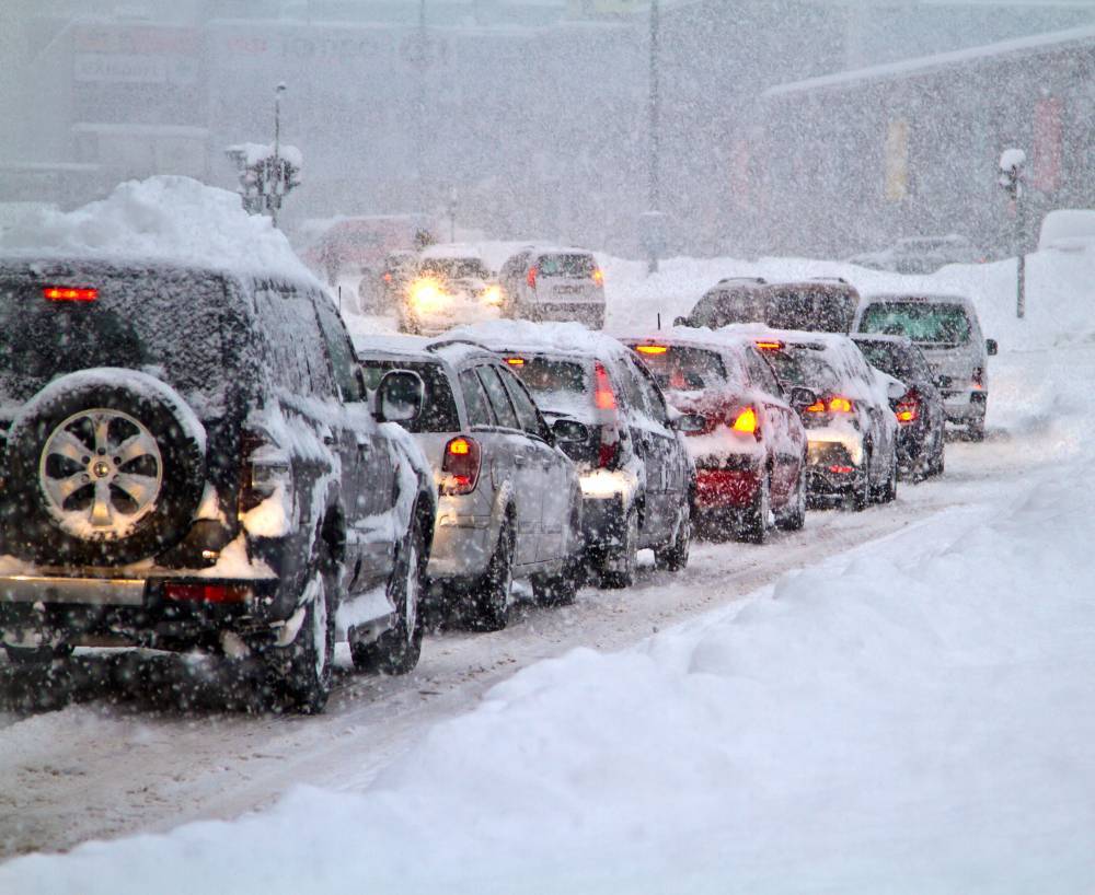 Из-за снегопада полиция закрыла трассу Киев-Одесса для транспорта