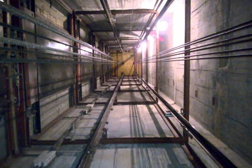 Падение мужчин в шахту лифта в Киеве: полиция начала расследование