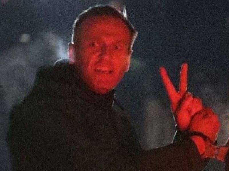 "Не сможет съесть": Навальный сравнил ситуацию в России со сказкой "Тараканище"