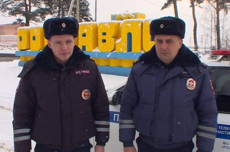 В Смоленской области наградят полицейских, спасших мужчину из горящей машины