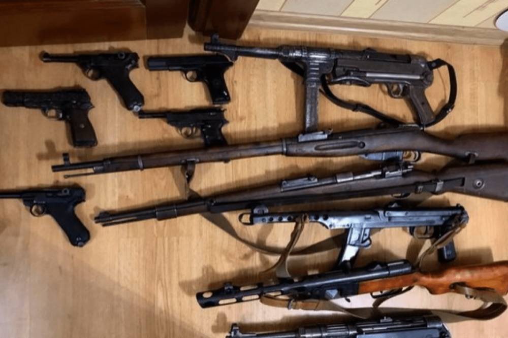 Автоматы, пулеметы и ракетницы: в Харькове раскрыли банду, которая занималась реставрацией оружия (фото)