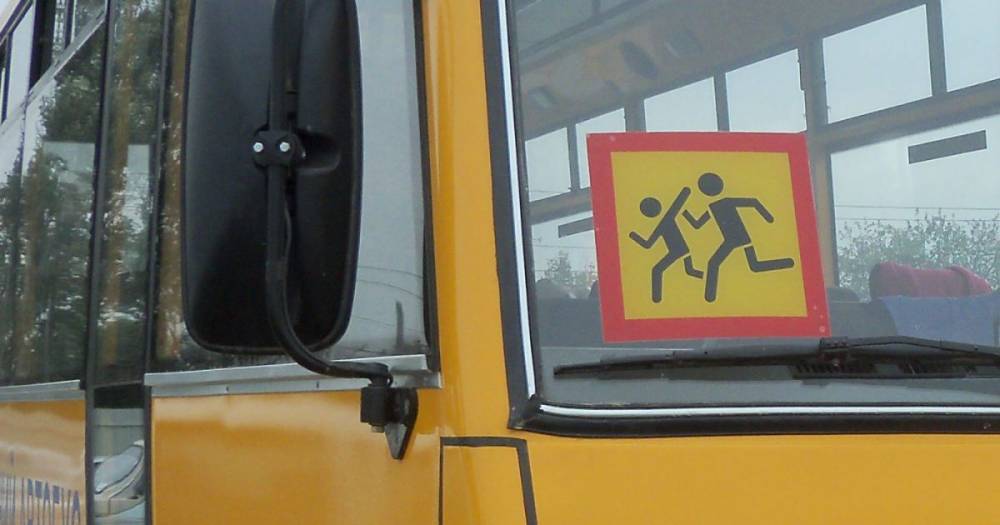 На Буковине заболевший коронавирусом водитель школьного автобуса отправил более сотни детей на карантин