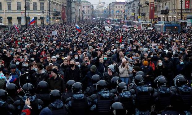 В Петербурге по делу о насилии в отношении силовиков на митинге задержали отца семерых детей