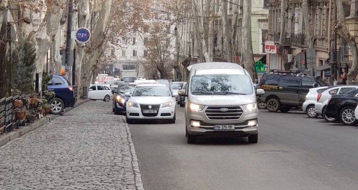 "Страна должна открыться" - Тбилиси парализован новой акцией протеста против ограничений