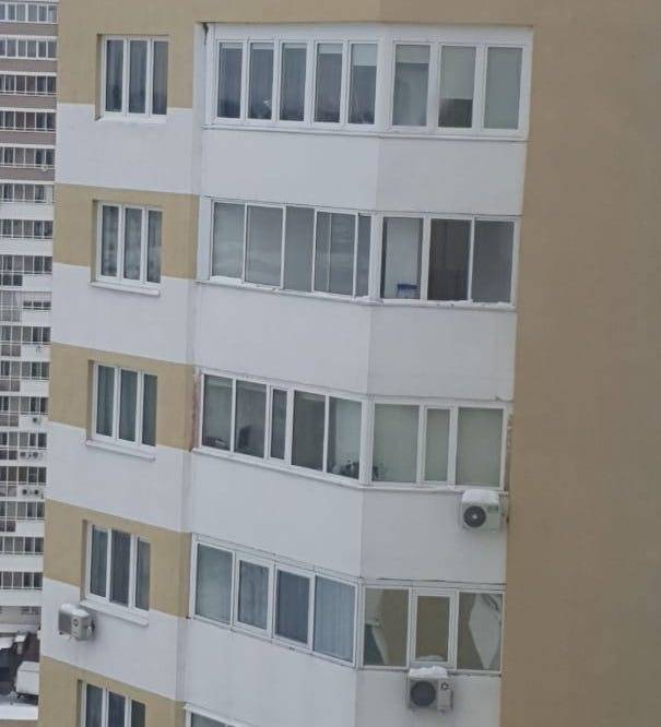 В Екатеринбурге из окна апарт-отеля выпал голый мужчина