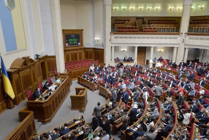 Рада ввела премии за ВНО по 100 тысяч гривен