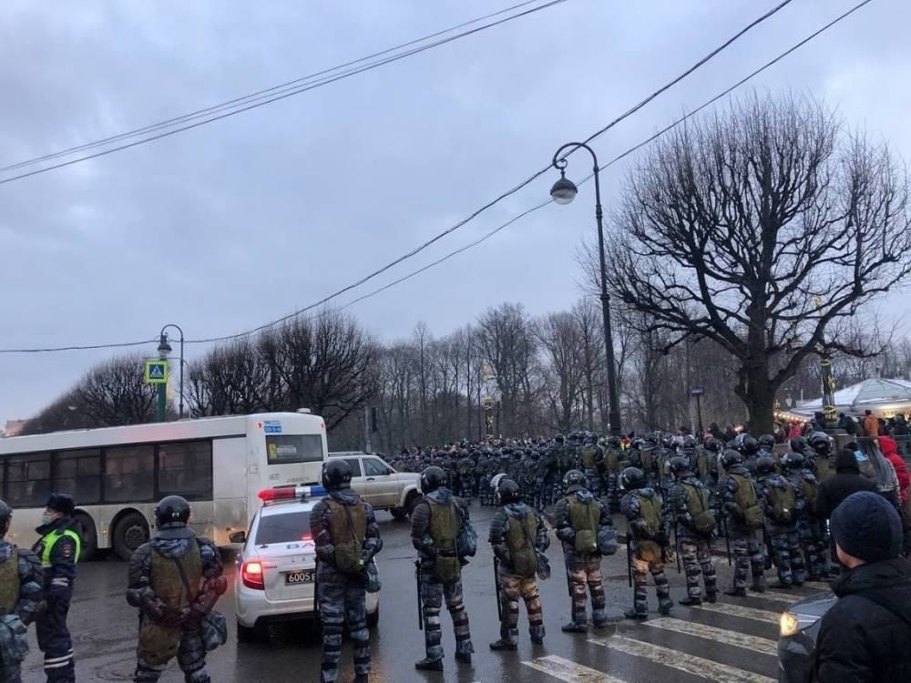 В Петербурге арестованы двое организаторов митинга в защиту Навального