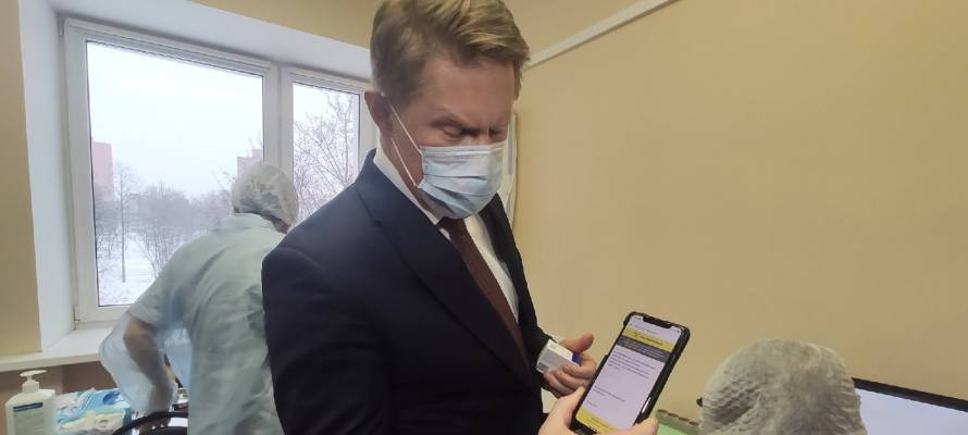 Министр здравоохранения РФ Михаил Мурашко проверил, как в Карелии делают прививки от коронавируса, и остался доволен (ФОТО)