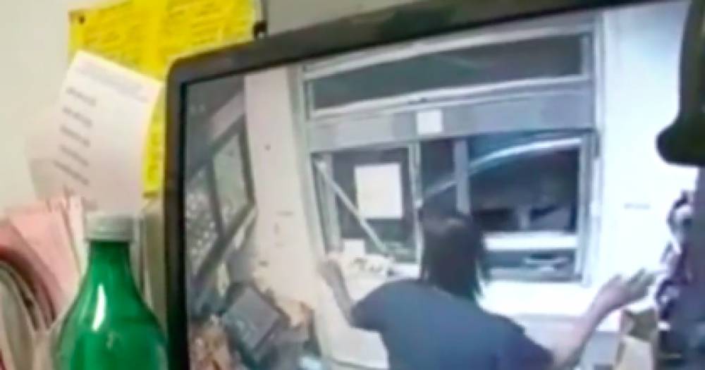 В США мужчина направил на сотрудника MacDonaldʼs пистолет за "неправильный" бургер