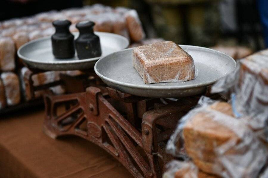 Крымские власти извинились за скандал вокруг акции "Блокадный хлеб"