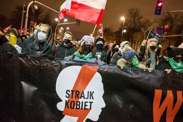 Протесты в Польше: почему женщины выходят на улицы страны nbsp