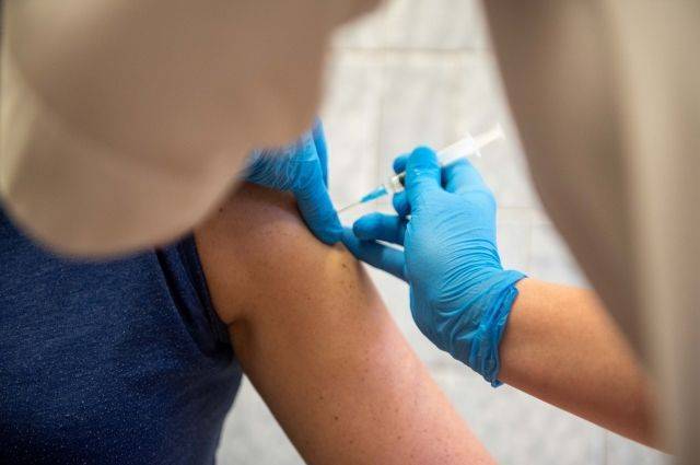 Более 4 млн человек в США получили первую дозу вакцины от коронавируса