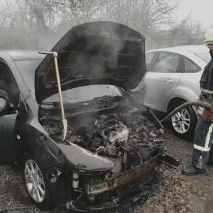 В Запорожье горел автомобиль. Фото