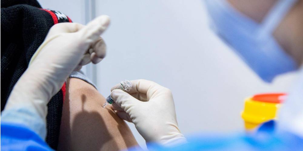 В Финляндии сообщают о первой побочной реакции на вакцину от коронавируса