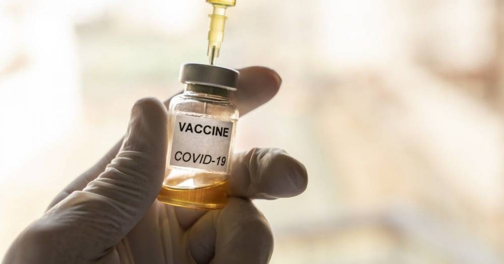 Скандал с вакциной от COVID-19 в Польше: знаменитости получили прививки вне очереди