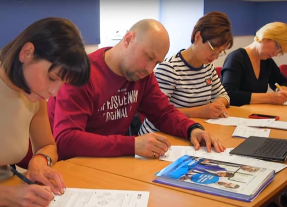 Киев заставит государственных служащих сдать экзамен по украинскому языку