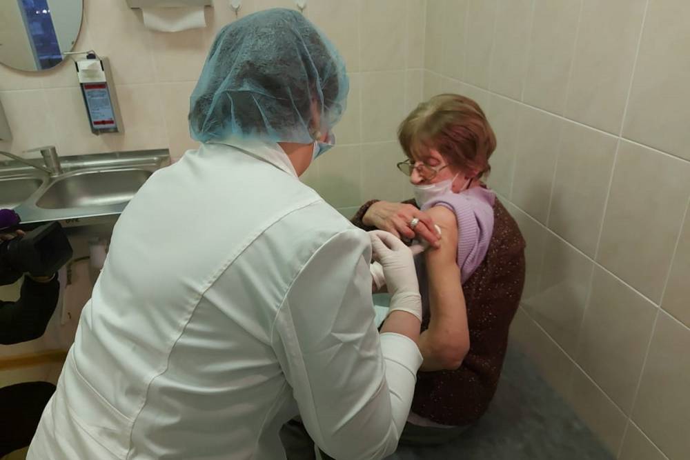 Петербуржцы с 1 февраля смогут записаться на вакцинацию новыми способами