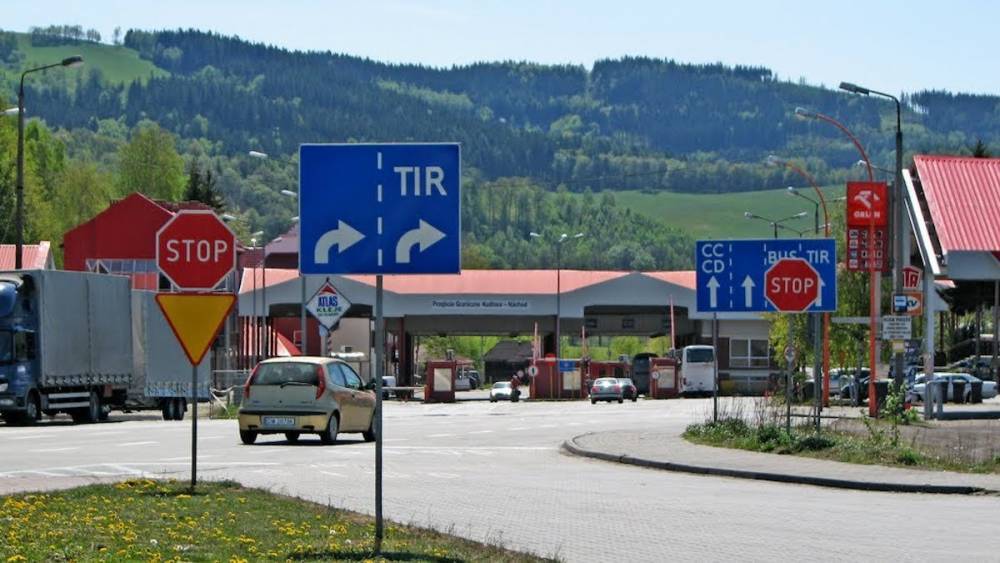 Чехия закрывает границы: почти все иностранцы не смогут въехать в страну
