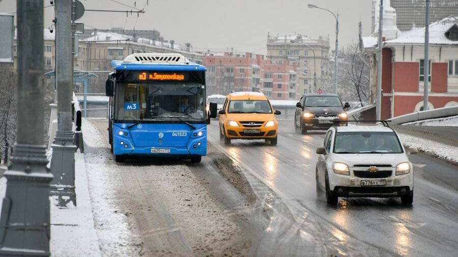В России планируют запретить ездить на летней резине зимой