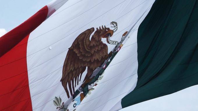 Президент Мексики надеется на поставки вакцины "Спутник V"