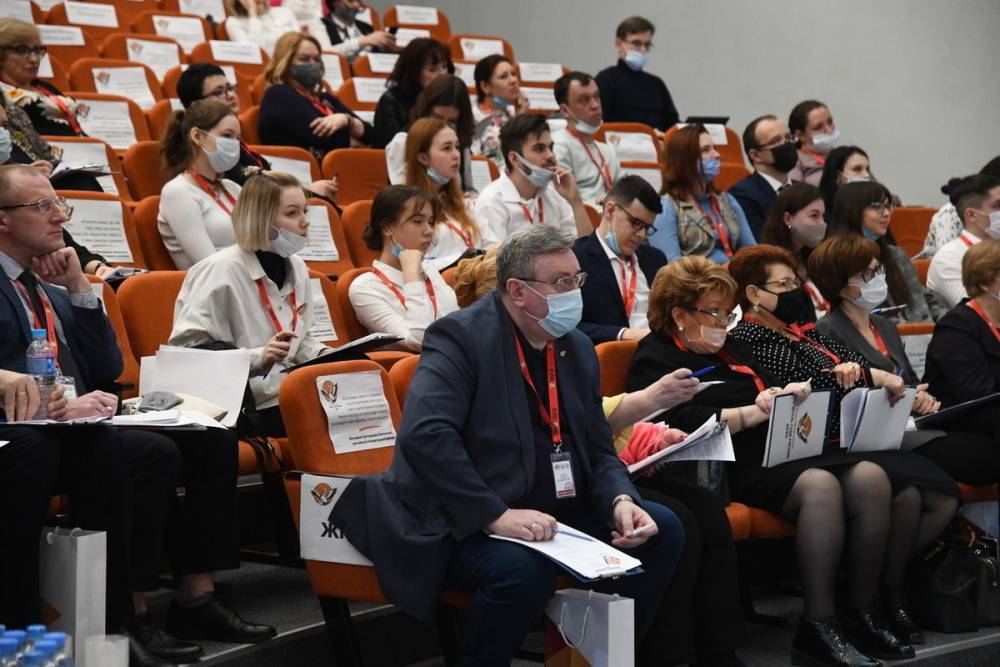 Лауреатов конкурса «Учитель года» в Волгограде испытывают «Классным часом»