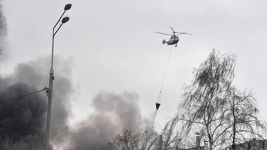 Три вертолета направлены к месту крупного пожара на северо-западе Москвы