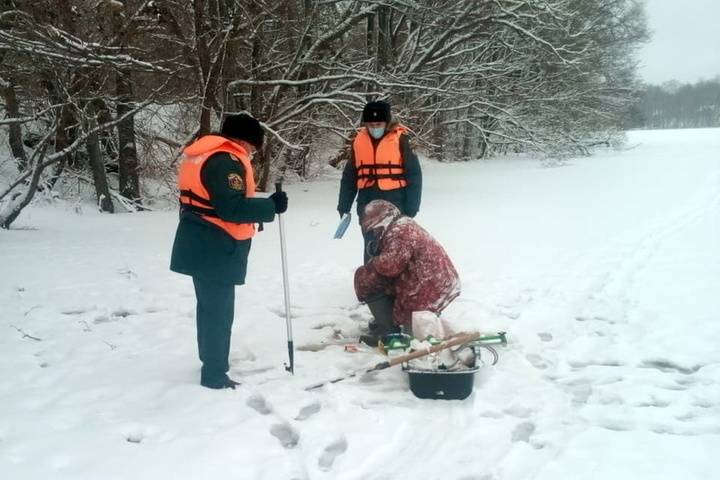 30 января патрули проводят рейды на водоемах в Смоленске и Десногорске