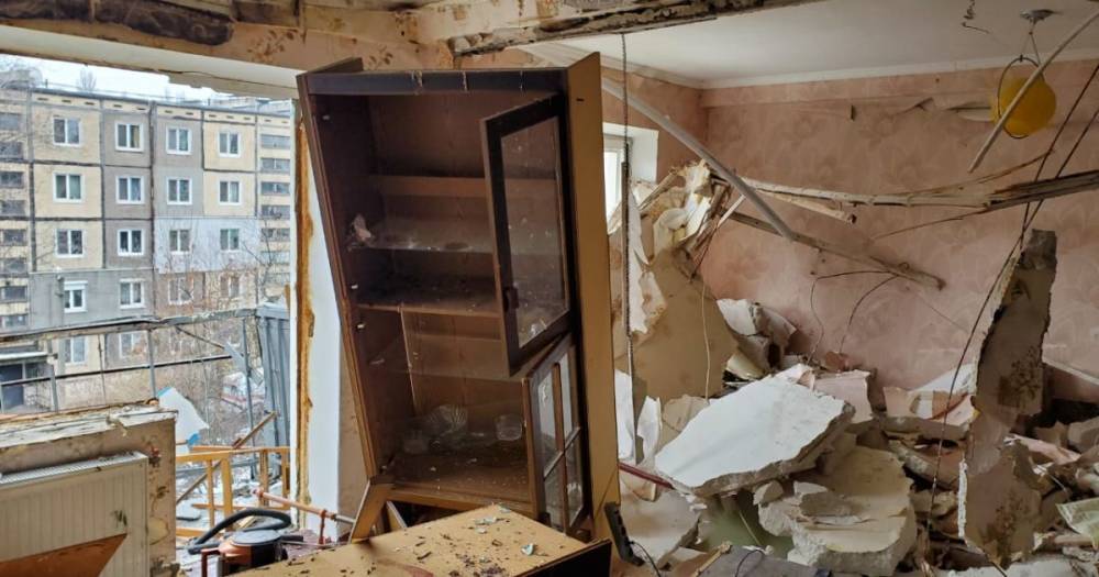 В Каменском произошел взрыв в квартире многоэтажки: есть пострадавшие, в том числе ребенок (6 фото)