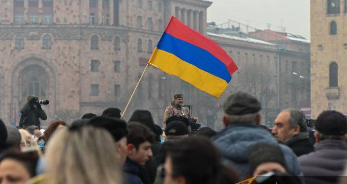 Попытка захвата здания кабмина Армении: двое задержанных отпущены, по троим идет суд