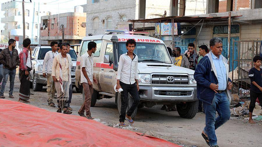 Два человека погибли при взрыве газовых баллонов на заправке в Йемене