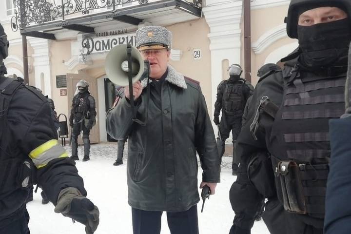 В Улан-Удэ полицейские перекрыли улицу Ленина