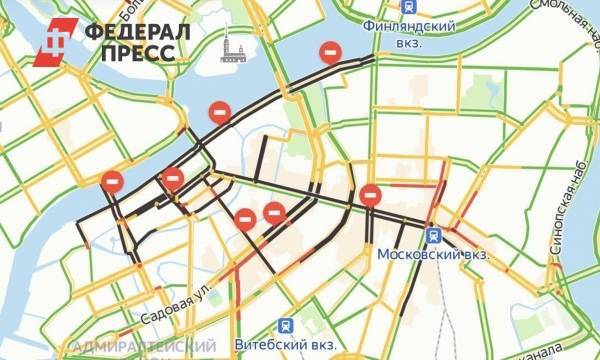 В Петербурге перекрыли центр города и закрыли две станции метро