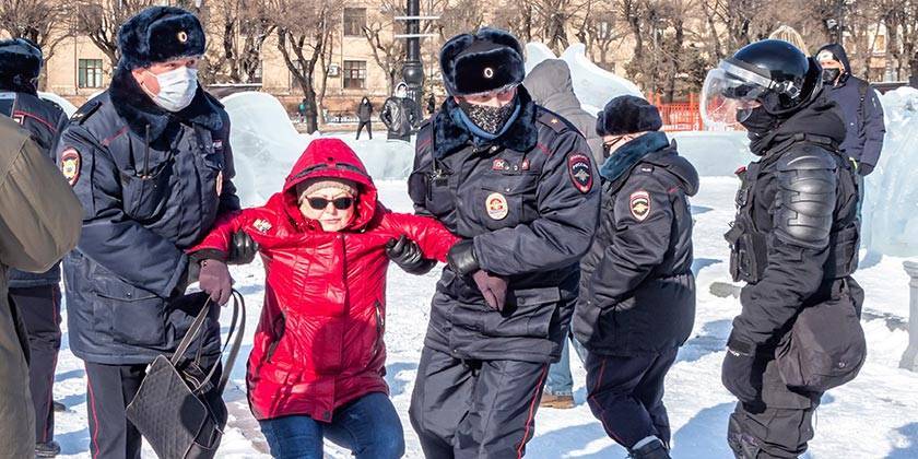 Протесты в России: уже более 500 задержанных