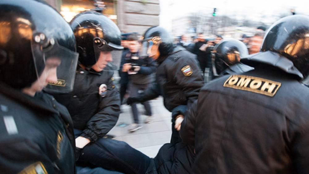 Участники незаконной акции в Москве устроили драку на площади трех вокзалов