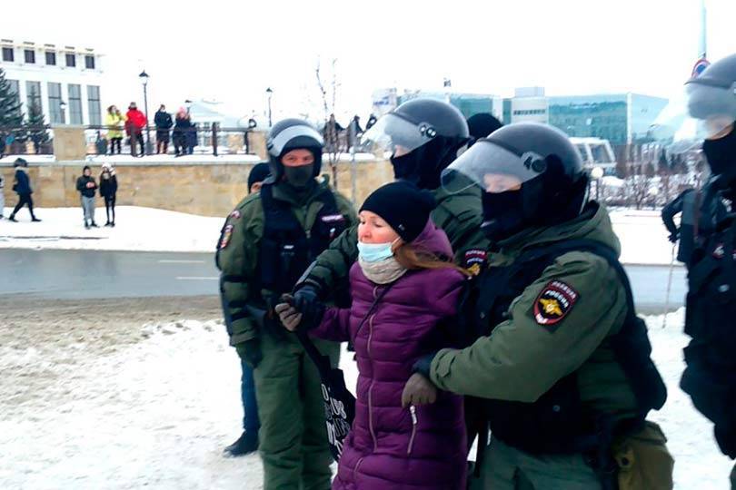 В Казани 31 января у Кремля задерживали всех подряд, и деятелей культуры, и протестующих, и даже журналиста Шевченко