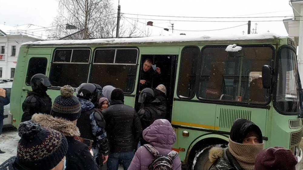 Несанкционированные акции в поддержку Навального в областных центрах СЗФО сопровождались задержаниями активистов