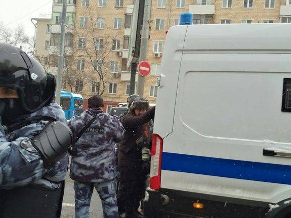 МВД оценило участников протеста в Москве в 2 тыс. человек, правозащитники говорят о 789 задержанных