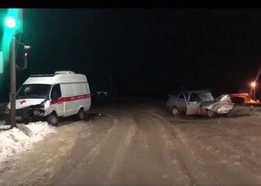 В Башкирии два человека пострадали в аварии с участием скорой