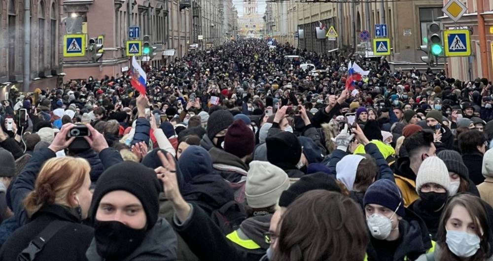 Лозунги против Путина, задержания и избиения: По России прокатилась волна протестов