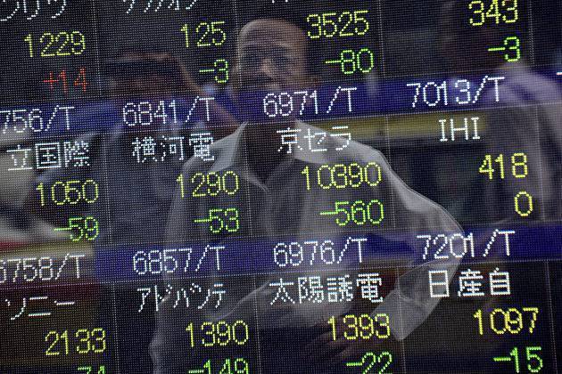 Котировки акций на Токийской бирже упали на фоне возможной ЧС
