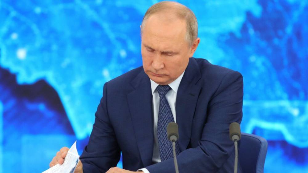 Путин поручил рассмотреть вопрос о сертификатах для привившихся от COVID-19