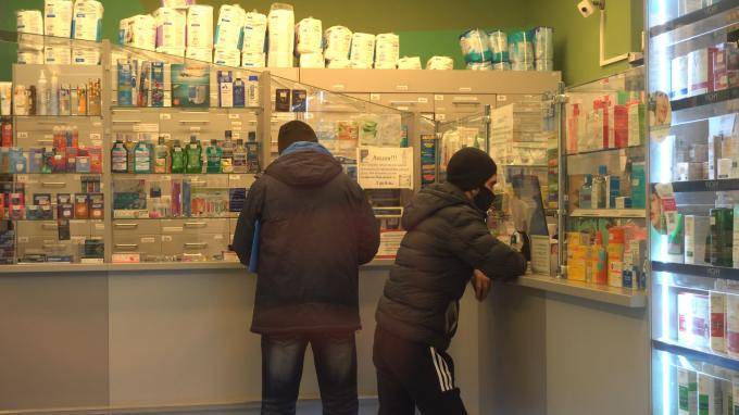 Петербуржец умер в аптеке с рецептом на лекарства от коронавируса в руках