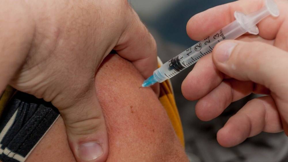 Медики Болгарии сообщили о побочных эффектах после прививки Pfizer