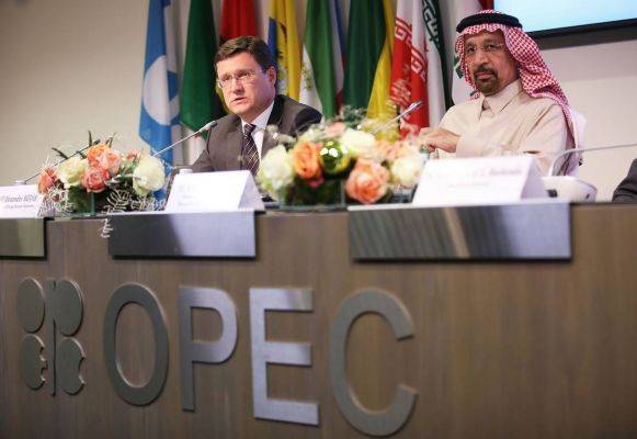 Большинство стран ОПЕК+ хотят сохранить уровень добычи нефти. Россия против