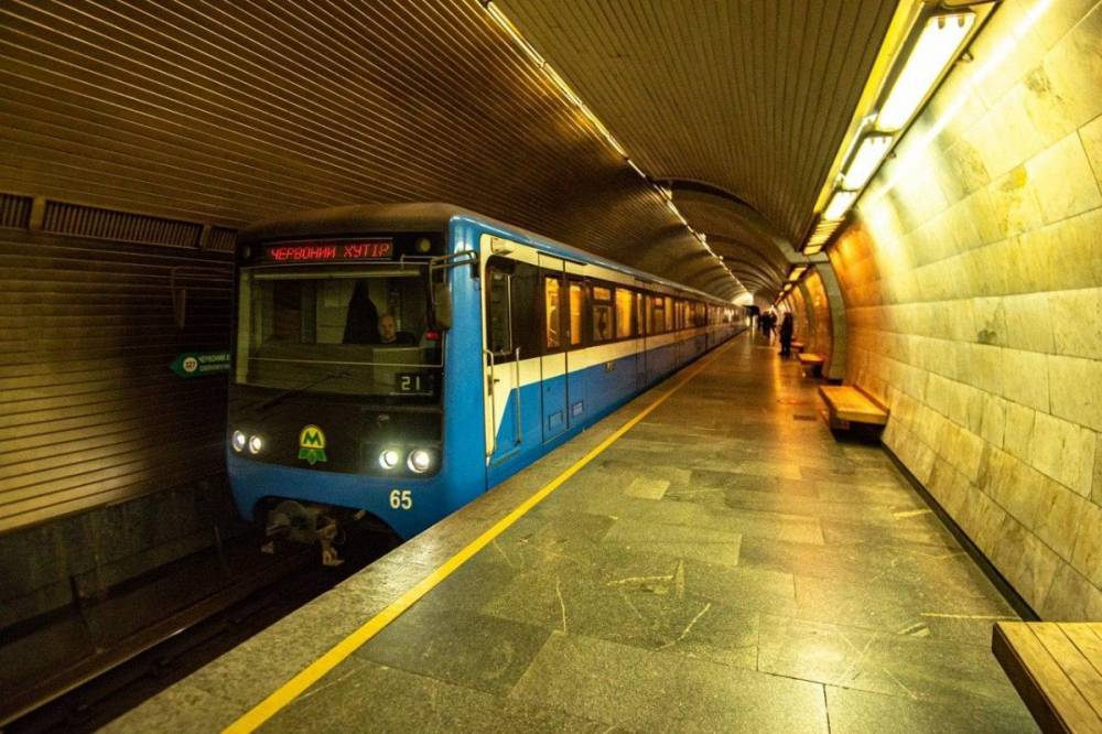 Названо количество людей, которые встретили Новый год в киевском метро