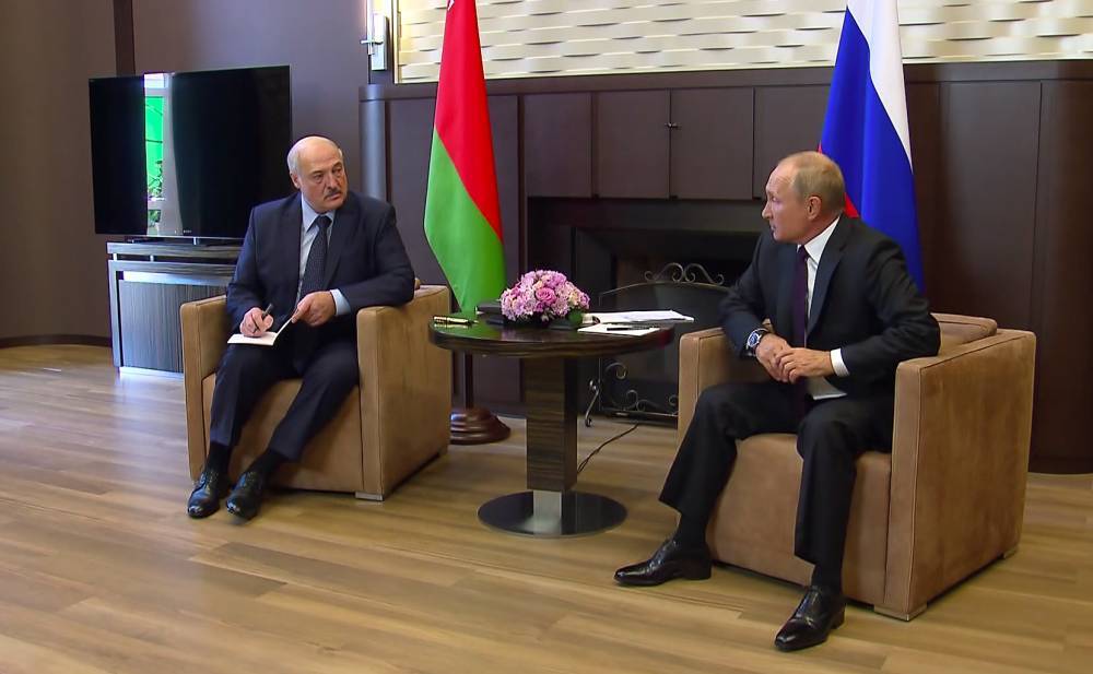Эксперт: Лукашенко чувствует себя сильным благодаря Путину