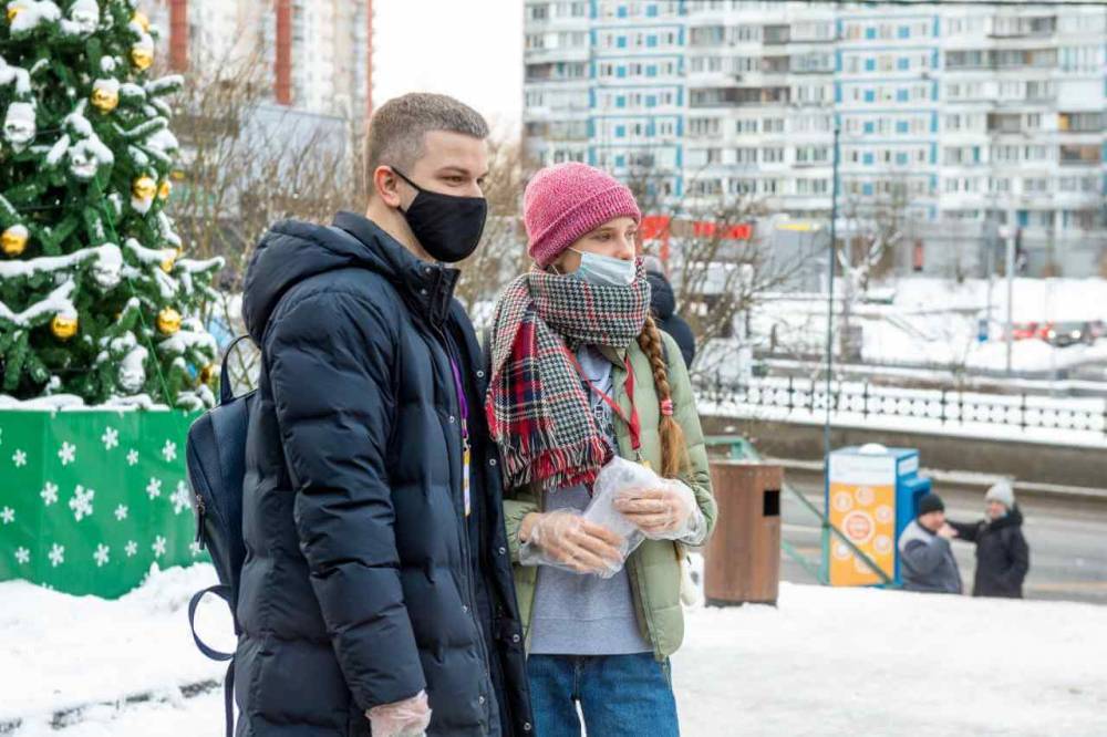 Российские врачи рассказали, как правильно носить маски в мороз