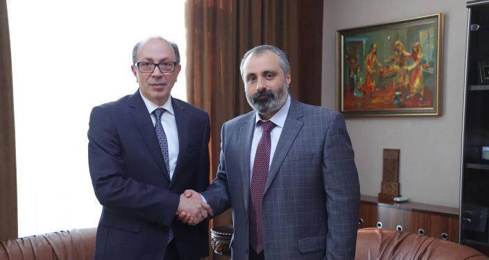 Айвазян и Бабаян подписали программу консультаций между МИД Армении и Карабаха