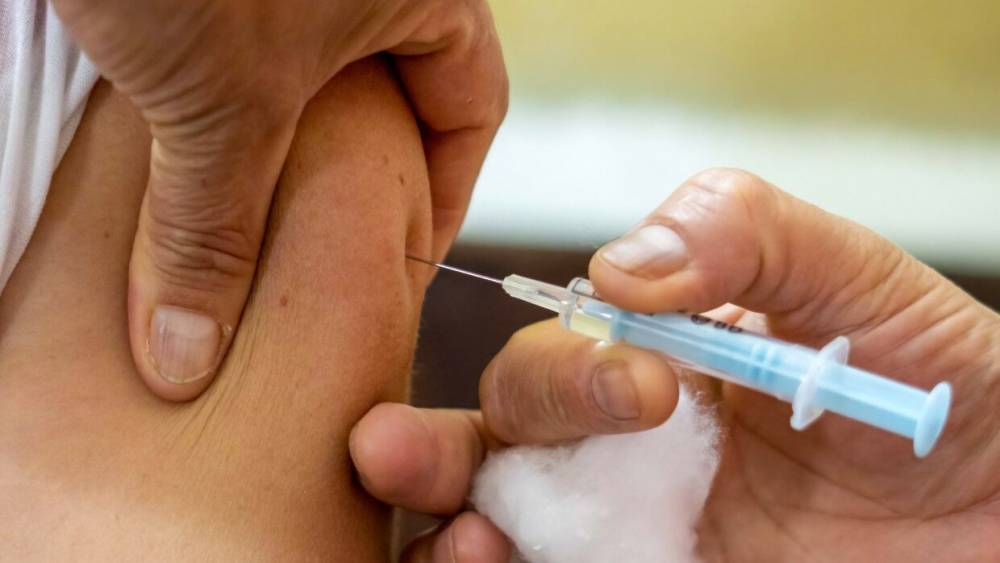 Минздрав России заявил о высокой эффективности вакцины "Спутник V"